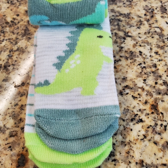 Baby boy  dinosaur blanket rattle,socks,bibs,hand towel, teething cloth - Picture 11 of 15